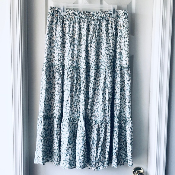 Floral MIDI Skirt - Picture 6 of 12